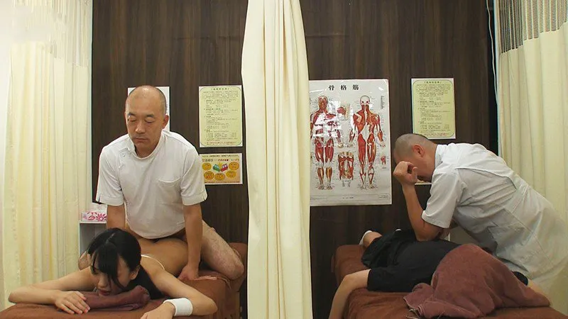 Dẫn em ghệ đi mát-xa rồi bị nện cạnh bên mà không hề hay biết
